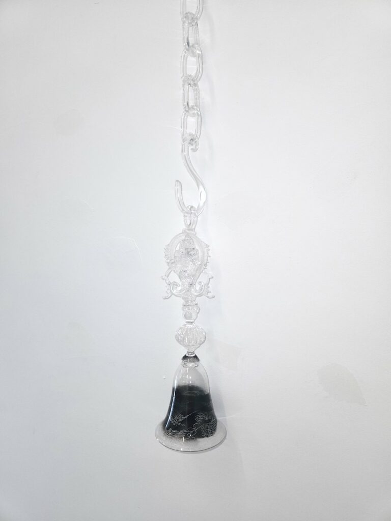 Cristal de Murano et suie
140 x 10 x 10 cm